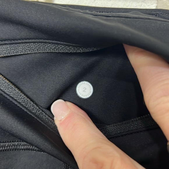 Lululemon NWT Speed Wunder Tight Luna New Year in Black Gold Size 2 - Picture 9 of 16